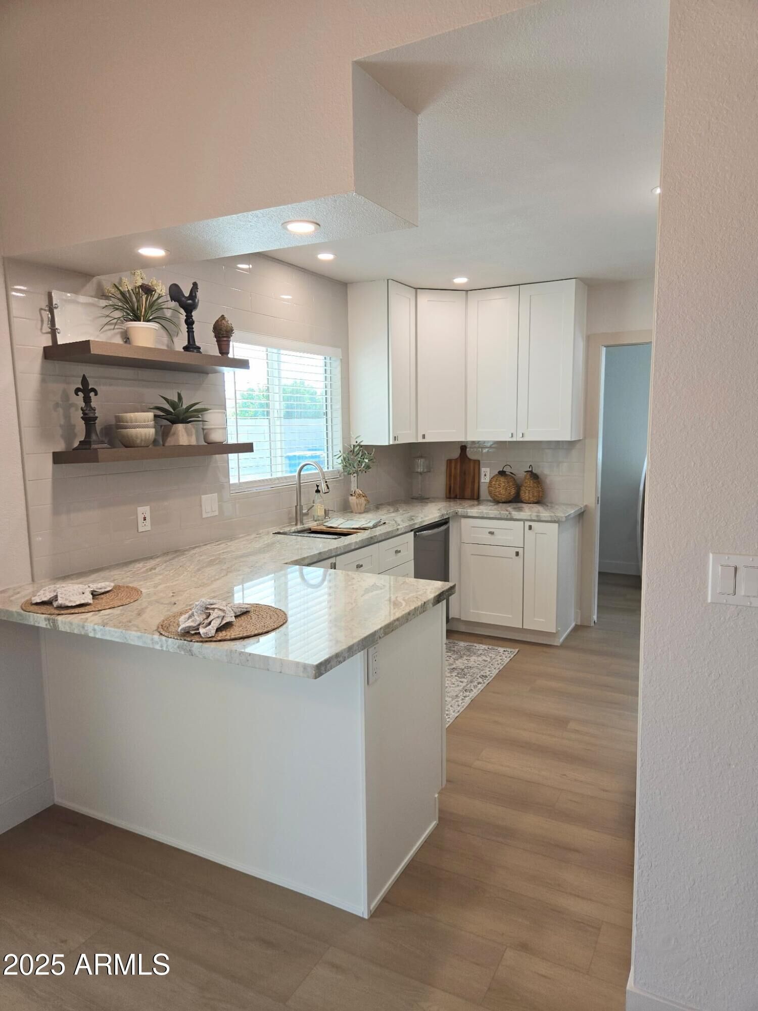 Property Photo: 4725 W Kristal Way AZ 85308