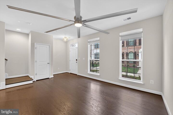 Property Photo:  625 Halsey Way  MD 20745 