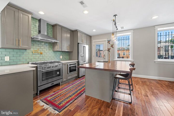Property Photo:  30 T Street NE 2  DC 20002 