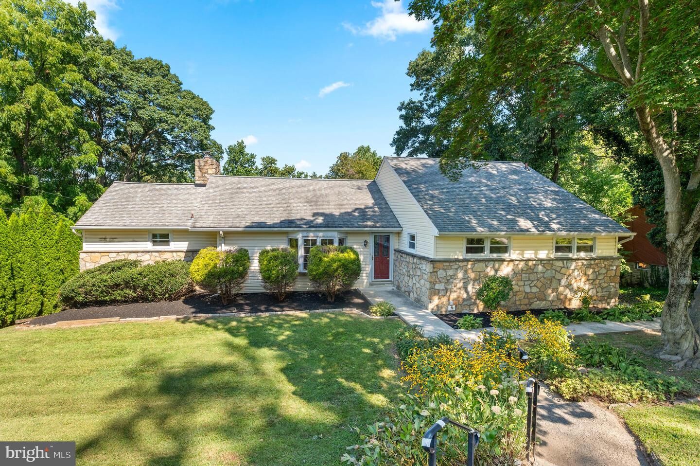 Property Photo:  1140 Green Tree Lane  PA 19072 