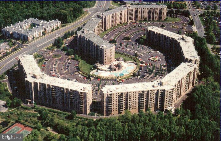 8360 Greensboro Drive 305  McLean VA 22102 photo