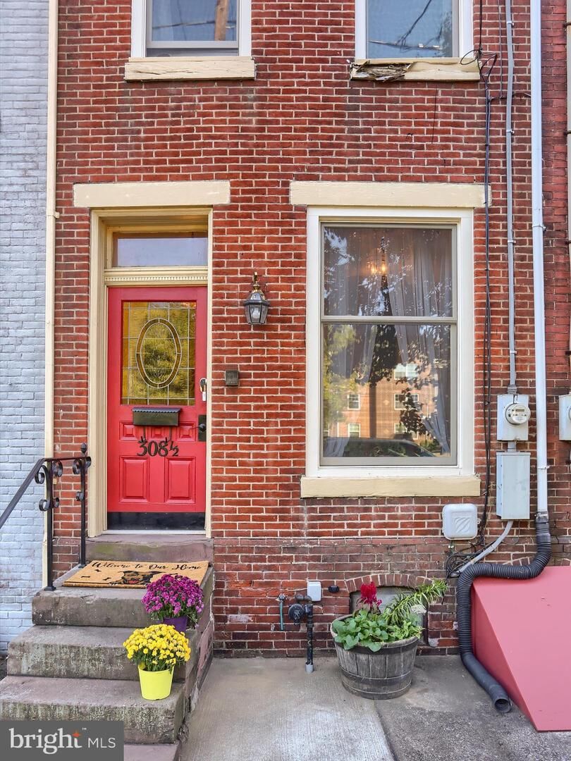 Property Photo:  308 S 2nd Street 1/2  PA 17104 