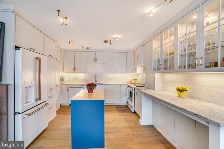Property Photo: 3800 Fairfax Drive 802 VA 22203
