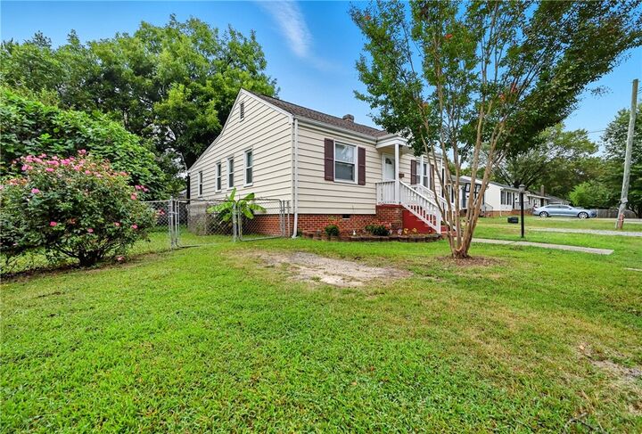 Property Photo: 120 N Grove Avenue VA 23075