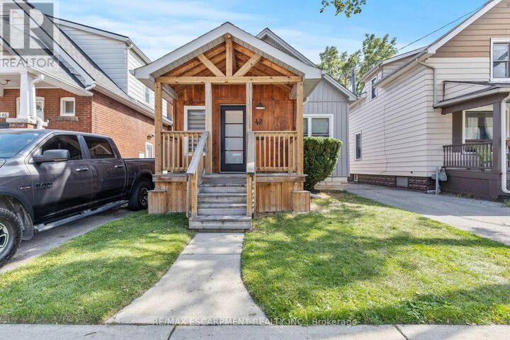 Photo de la propriété: 42 Garside Avenue North ON L8H 4W2