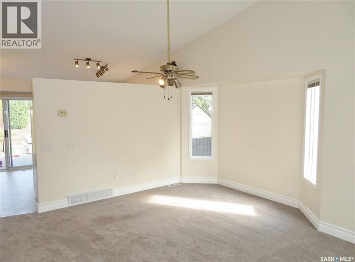 Property Photo:  222 Keller Crescent  SK S7J 5G3 