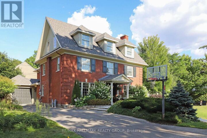 Property Photo: 525 Piccadilly Avenue ON K1Y 0H7