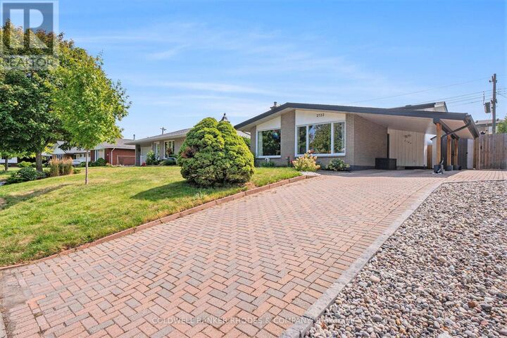 Property Photo:  2722 Stone Crescent  ON K2H 6Z1 