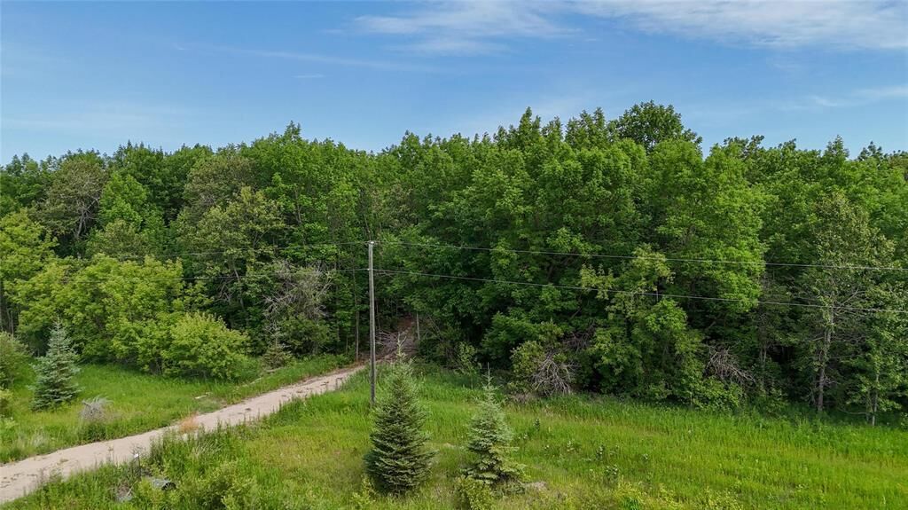 Property Photo:  2 Gauer Road  MB R0E 1A0 