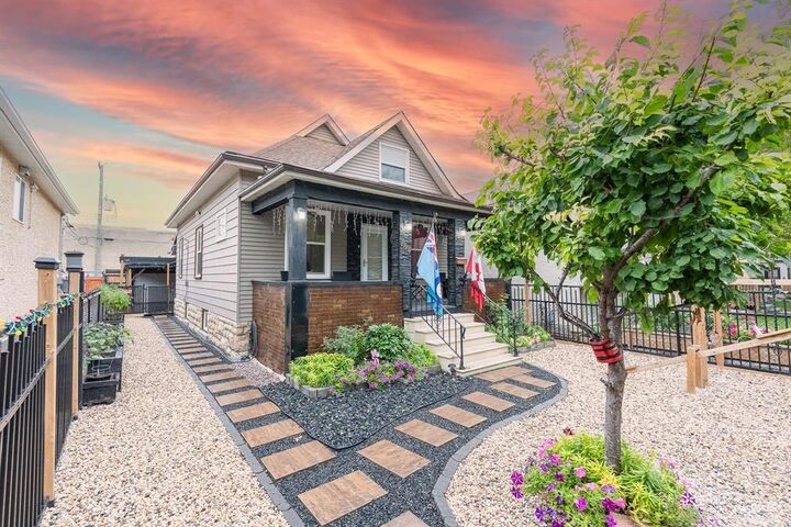 Photo de la propriété:  784 Manitoba Avenue  MB R2X 0J8 