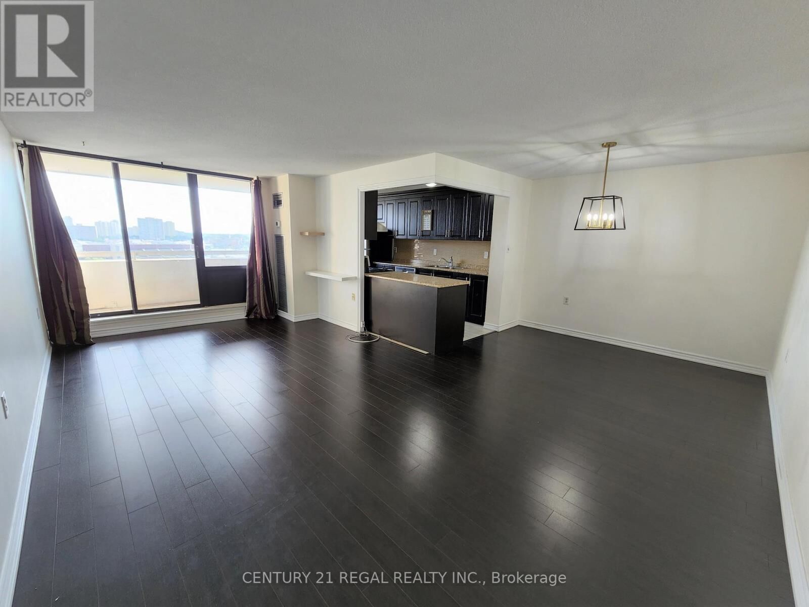 Property Photo:  18 Knightsbridge Road 1510  ON L6T 3X5 