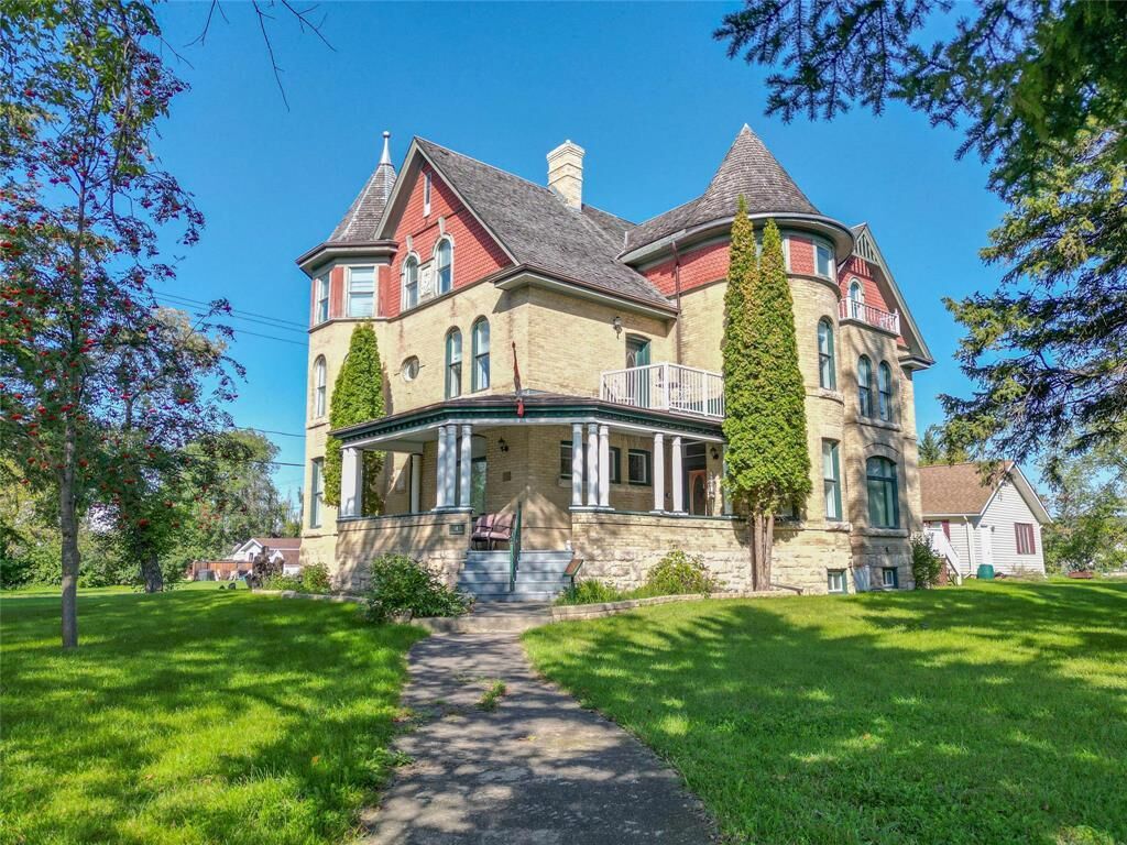 Property Photo:  149 2nd Avenue Southwest  MB R0J 1E0 