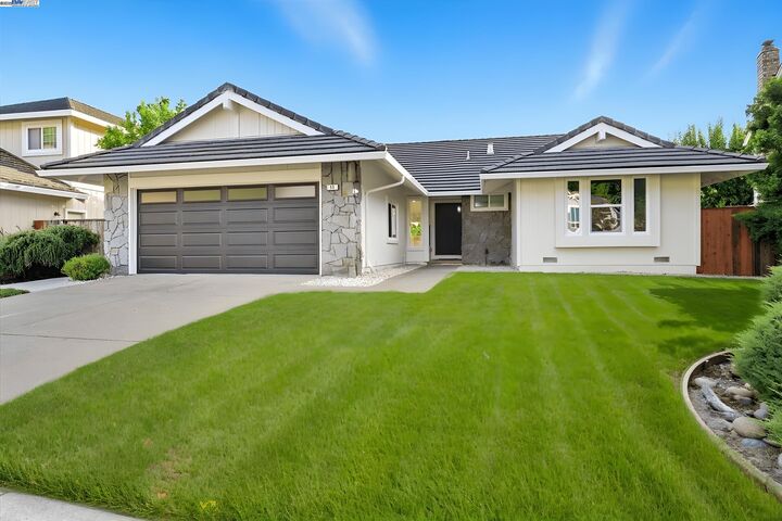 Property Photo:  11 Paddock Ct  CA 94523 