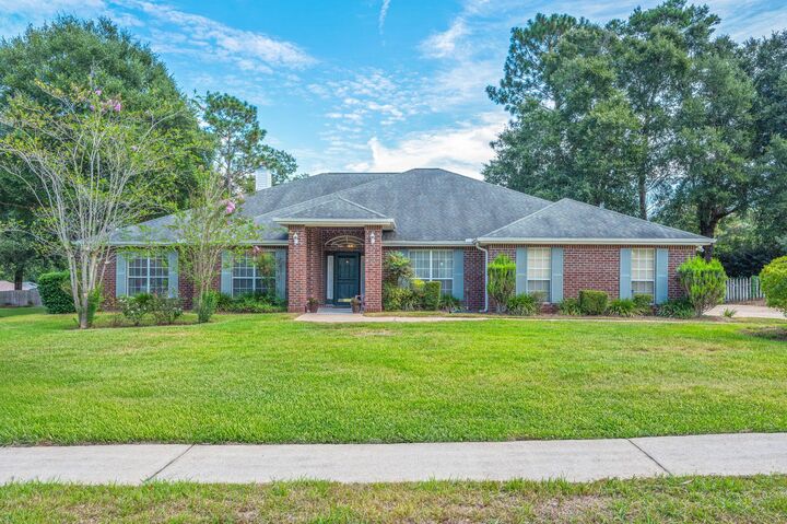 Property Photo:  5863 Hunting Meadows Drive  FL 32536 