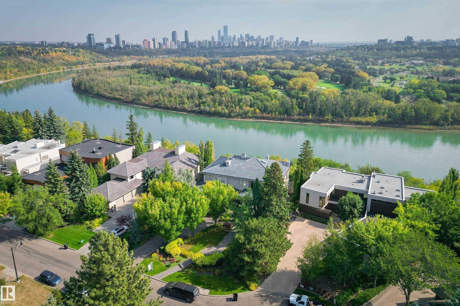 Property Photo:  28 Riverside Crescent NW  AB T5N 3M5 