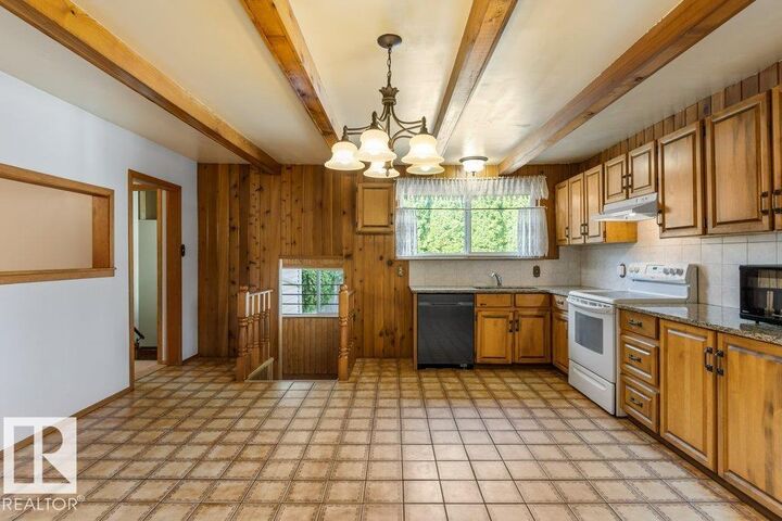 Property Photo:  15922 105 Avenue NW  AB T5P 0T9 