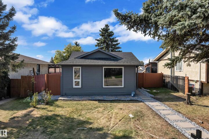 Property Photo:  1758 37 Street NW  AB T6L 2R3 