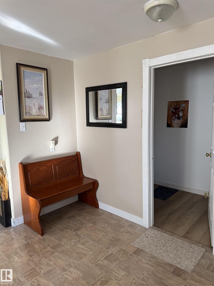 Photo de la propriété:  5108 50 Avenue  AB T0B 2S0 