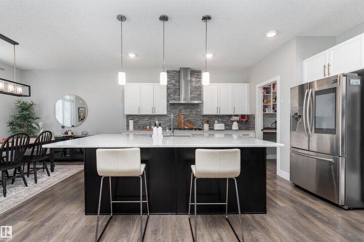 Property Photo:  5804 Keeping Court SW  AB T6W 4K4 