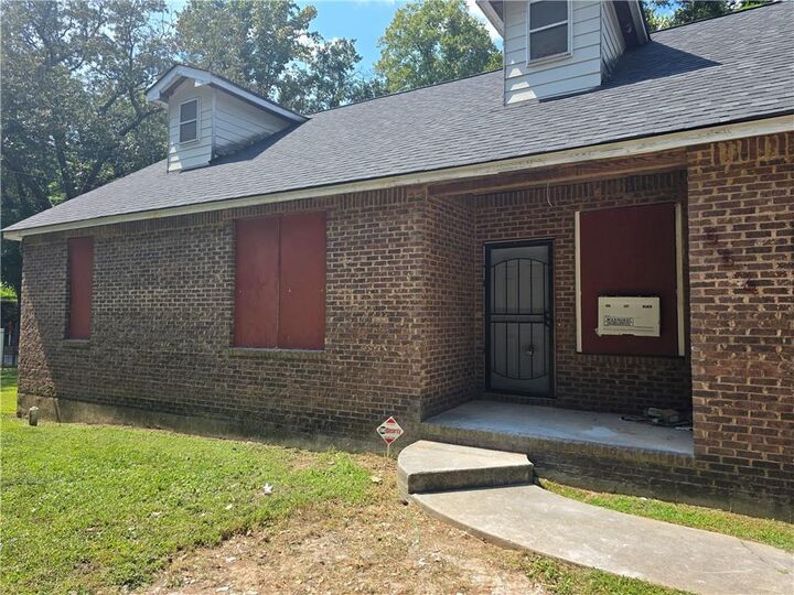 Property Photo:  556 Bolton Road NW  GA 30331 