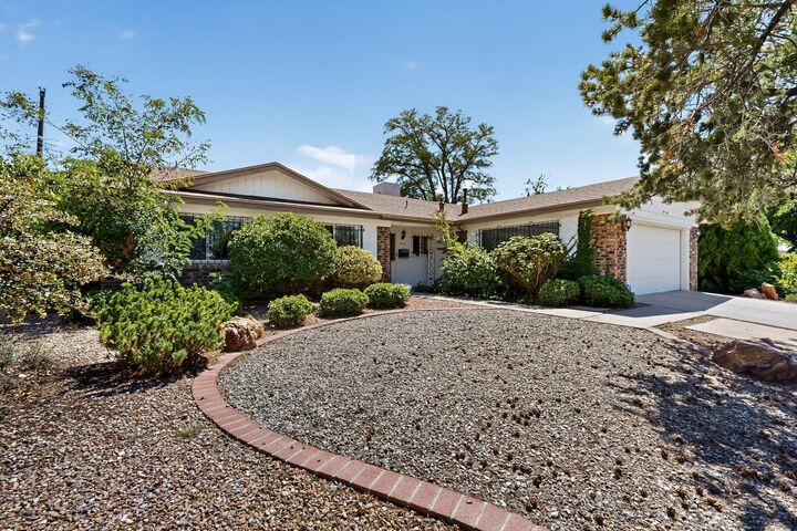 Property Photo:  2916 Indiana Street NE  NM 87110 