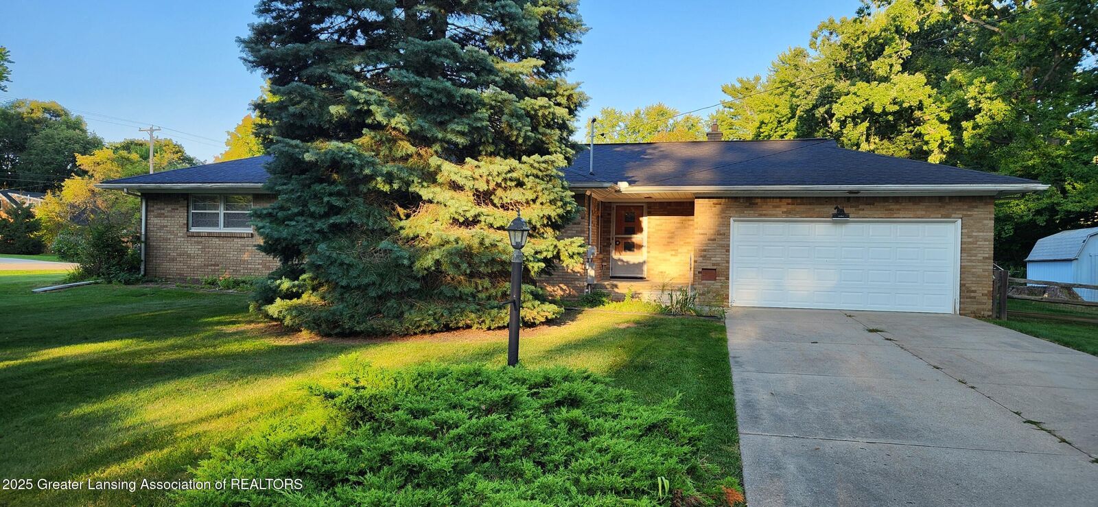 Property Photo:  1606 Forest Hills Drive  MI 48864 