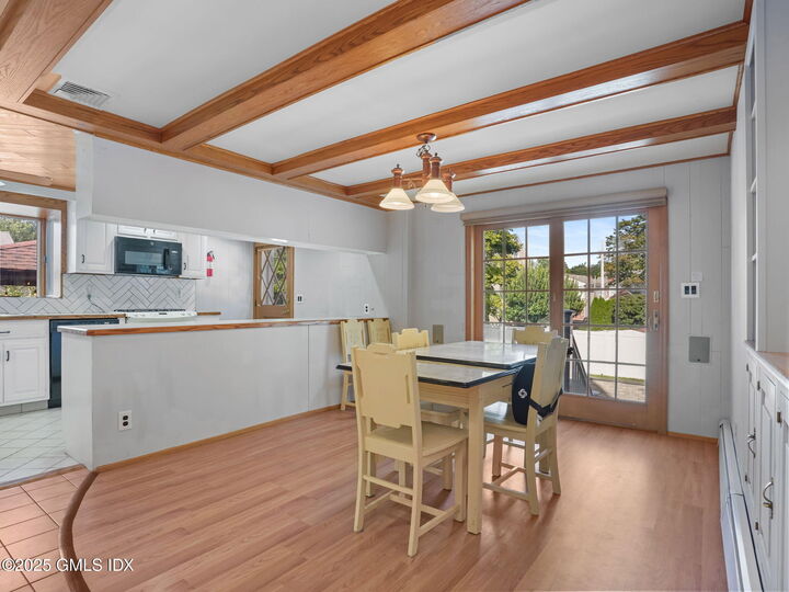 Property Photo:  11 Rockland Place  CT 06831 