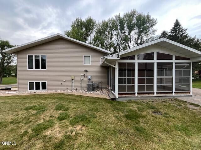 Property Photo:  304 21 Avenue NE  ND 58401 