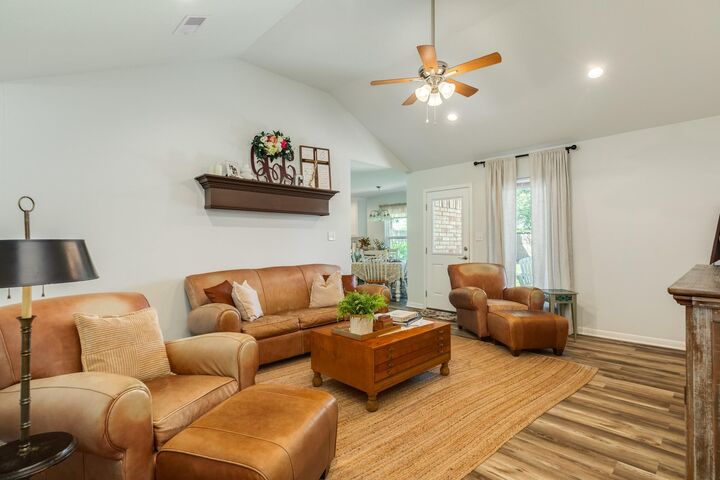 Property Photo:  621 S Remington Drive  TX 77515 