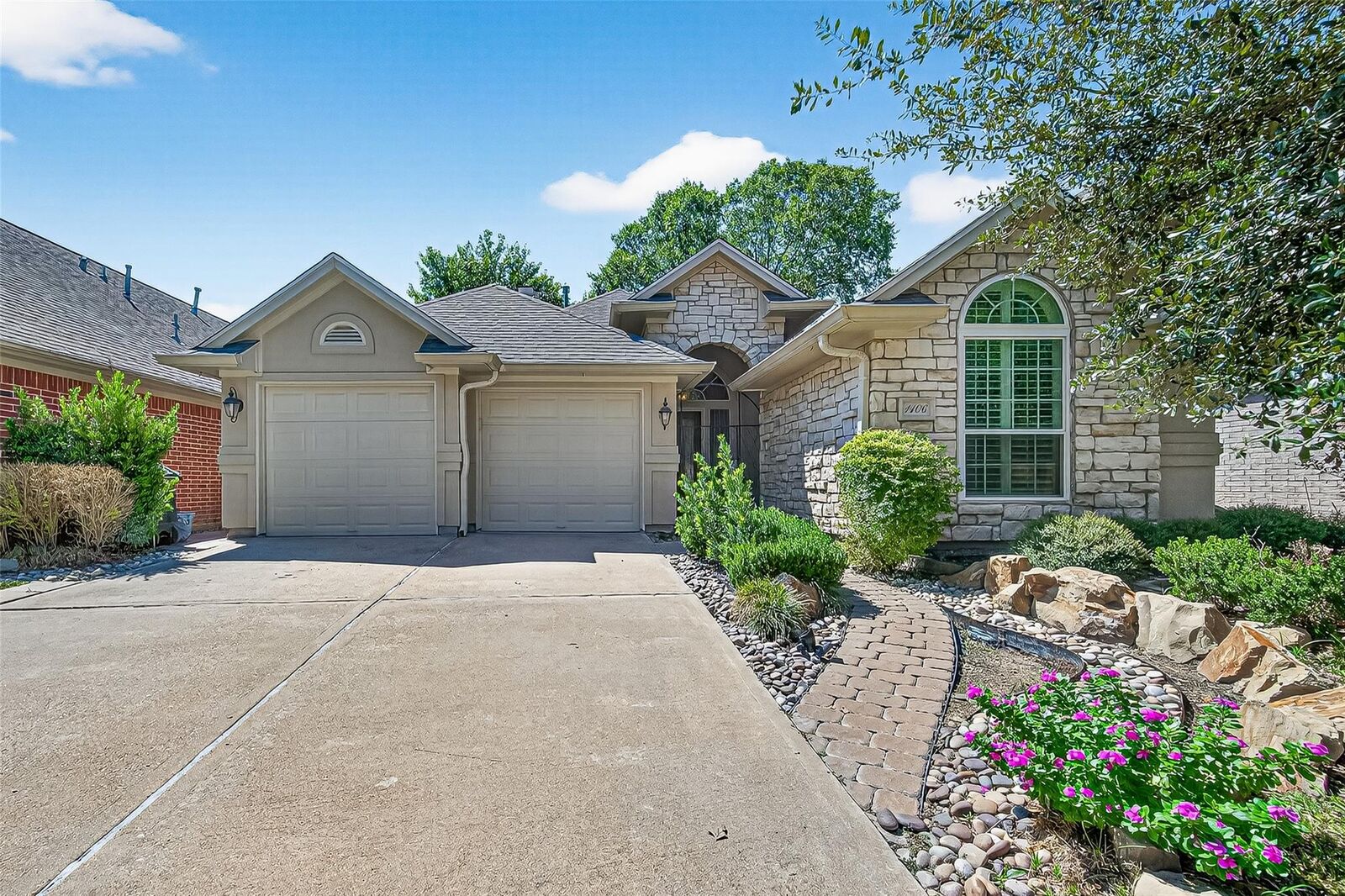 Property Photo:  1106 Parkhaven Lane  TX 77077 