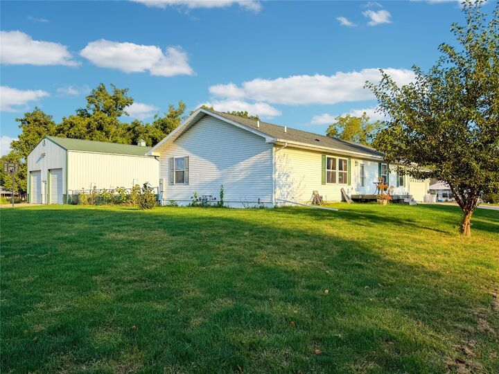 Property Photo: 121 S State Street IA 50036