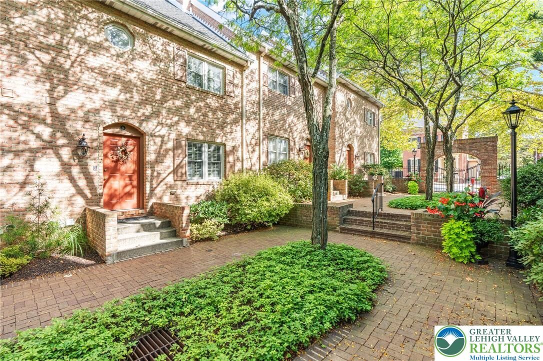 Property Photo:  56 W Market Street 9  PA 18018