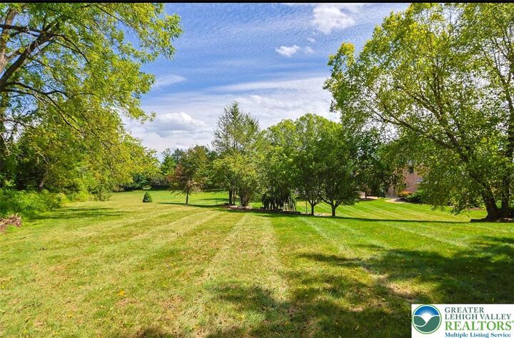 Property Photo:  3685 Manor Road  PA 18020