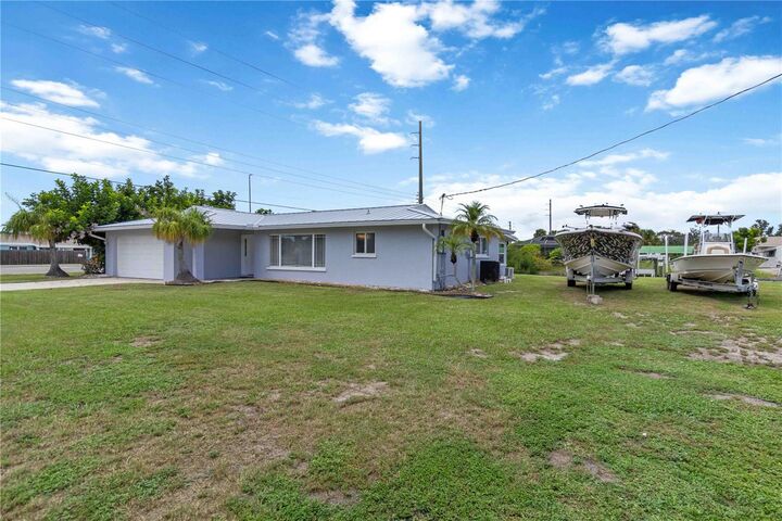 Property Photo: 800 E 4th Street FL 34223