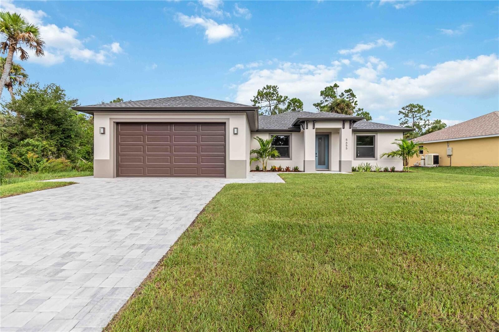 Property Photo:  5655 Abelove Lane  FL 34291 