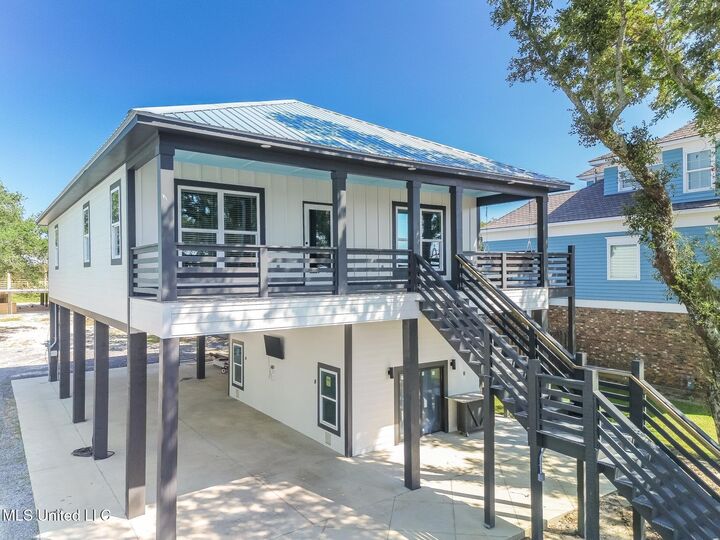 Property Photo:  1006 E Beach Boulevard  MS 39560 