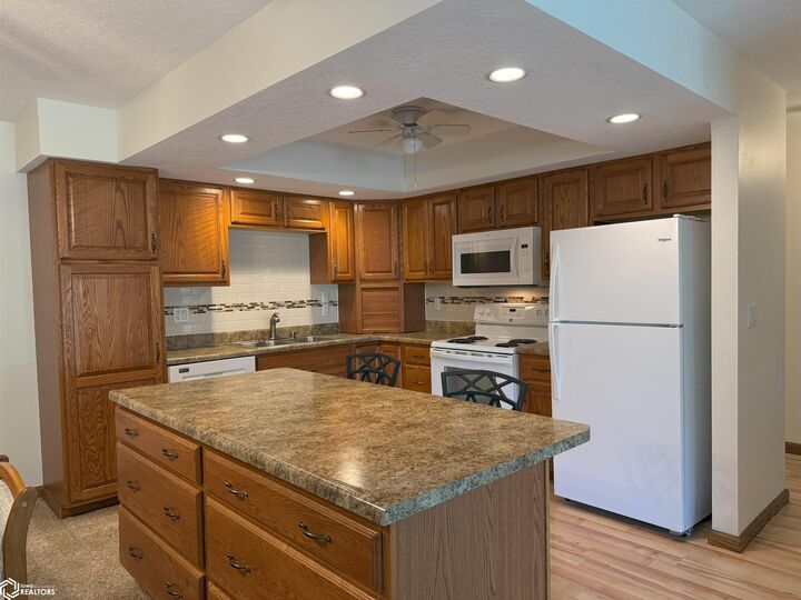Property Photo:  514 E Olive Street 208  IA 50158 
