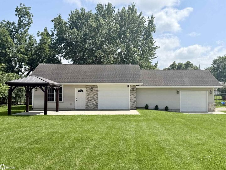 Property Photo: 2009 Briardale Drive IA 50126