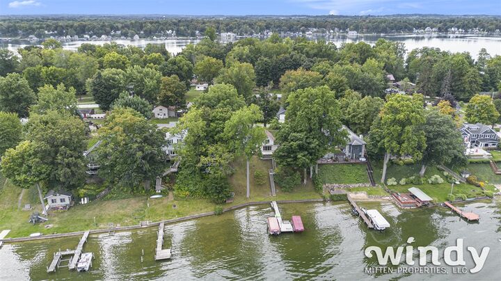 Property Photo:  7927 Lakewood Drive  MI 49038-9632 
