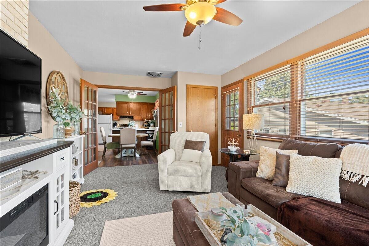 Property Photo:  3953 Meadowbrook Ct 3955  WI 53081 