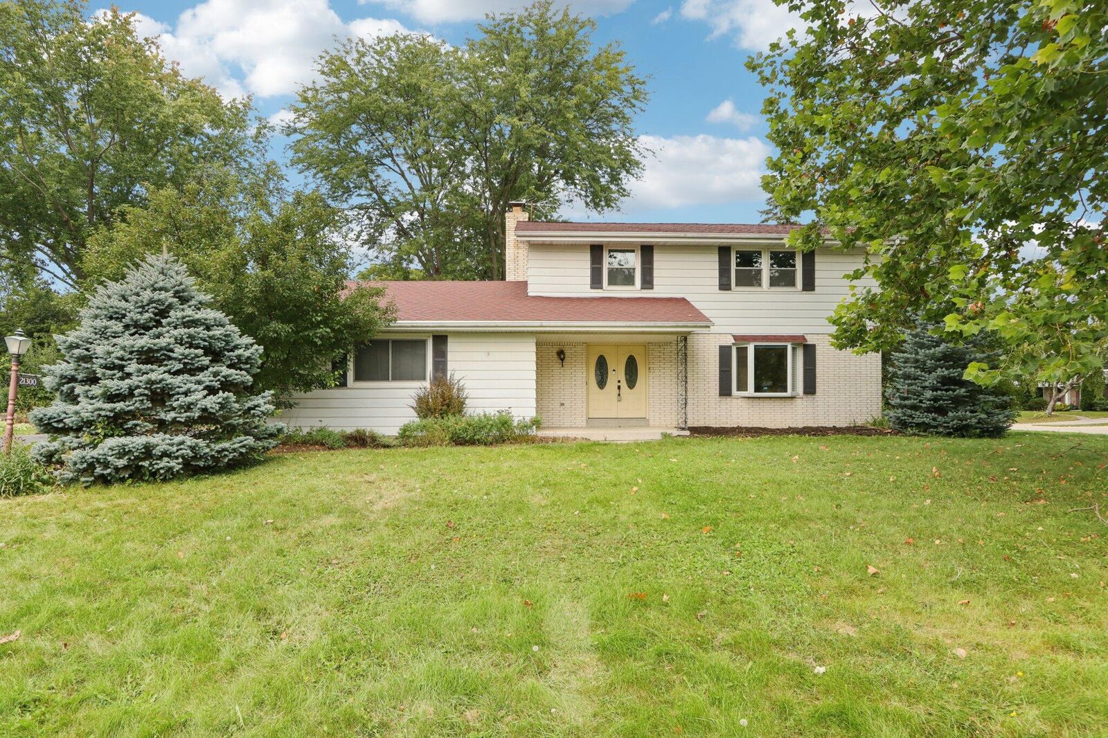 Property Photo:  21300 Astolat Dr  WI 53045 