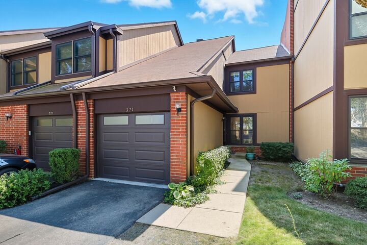 Property Photo:  321 Forestway Lane  IL 60090 