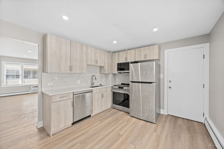 Property Photo: 4429 Prairie Avenue 2 IL 60513