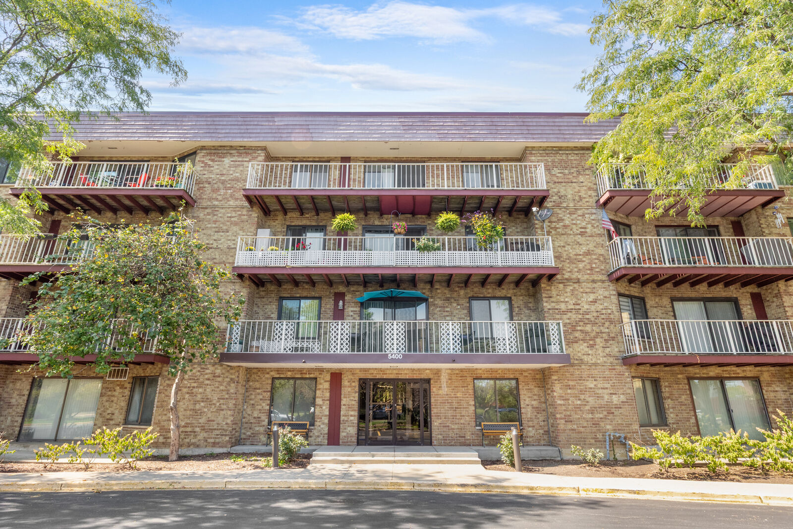 Property Photo:  5400 Astor Lane 306  IL 60008 