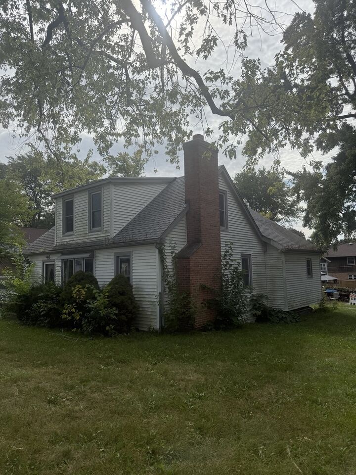 Property Photo: 318 E Liberty Street IL 60084