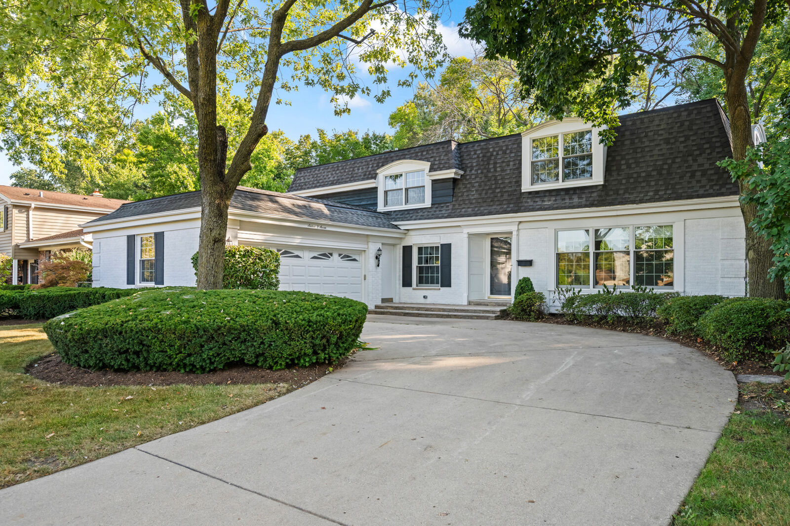 Property Photo: 1607 S Kaspar Avenue IL 60005