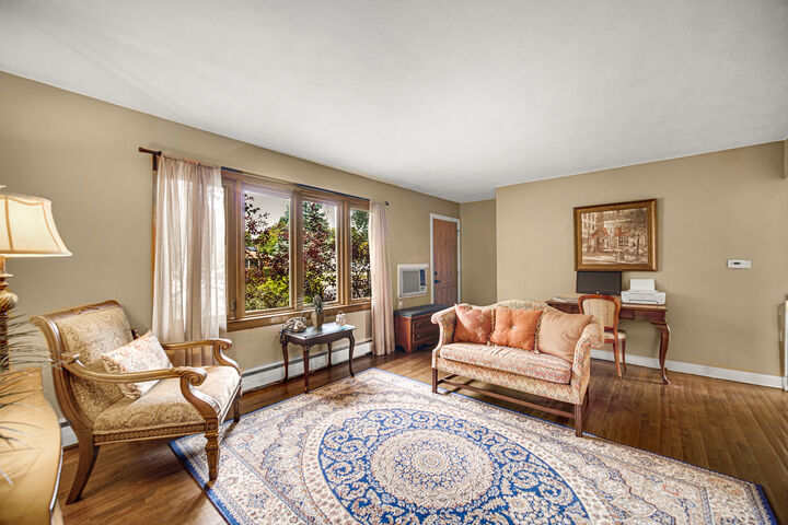 Property Photo:  855 N Greenleaf Street  IL 60031 