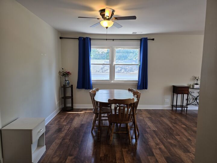 Property Photo:  712 W Highland Avenue 4  IL 60123