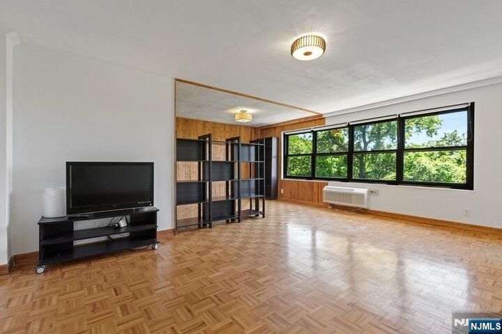 Property Photo:  2352 Linwood Avenue #4D  NJ 07024 