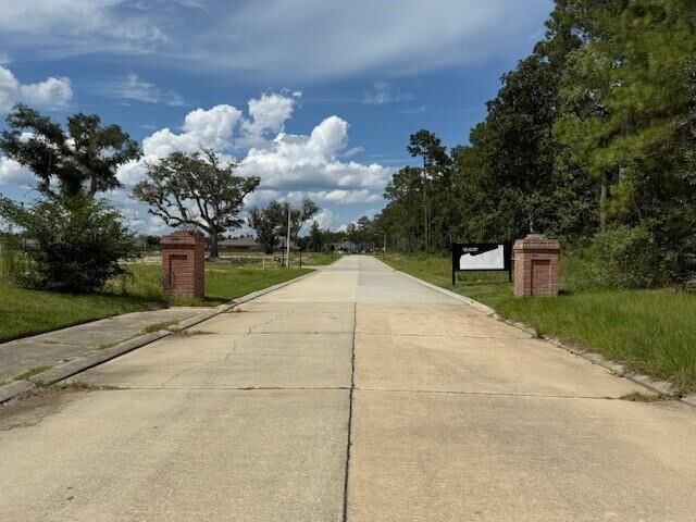 Property Photo:  305 La Chenier Drive  LA 70461